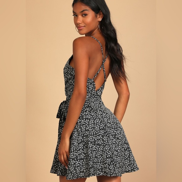 NWT Lulu's Dress Black Floral Mini Dress Size Medium - Picture 2 of 10